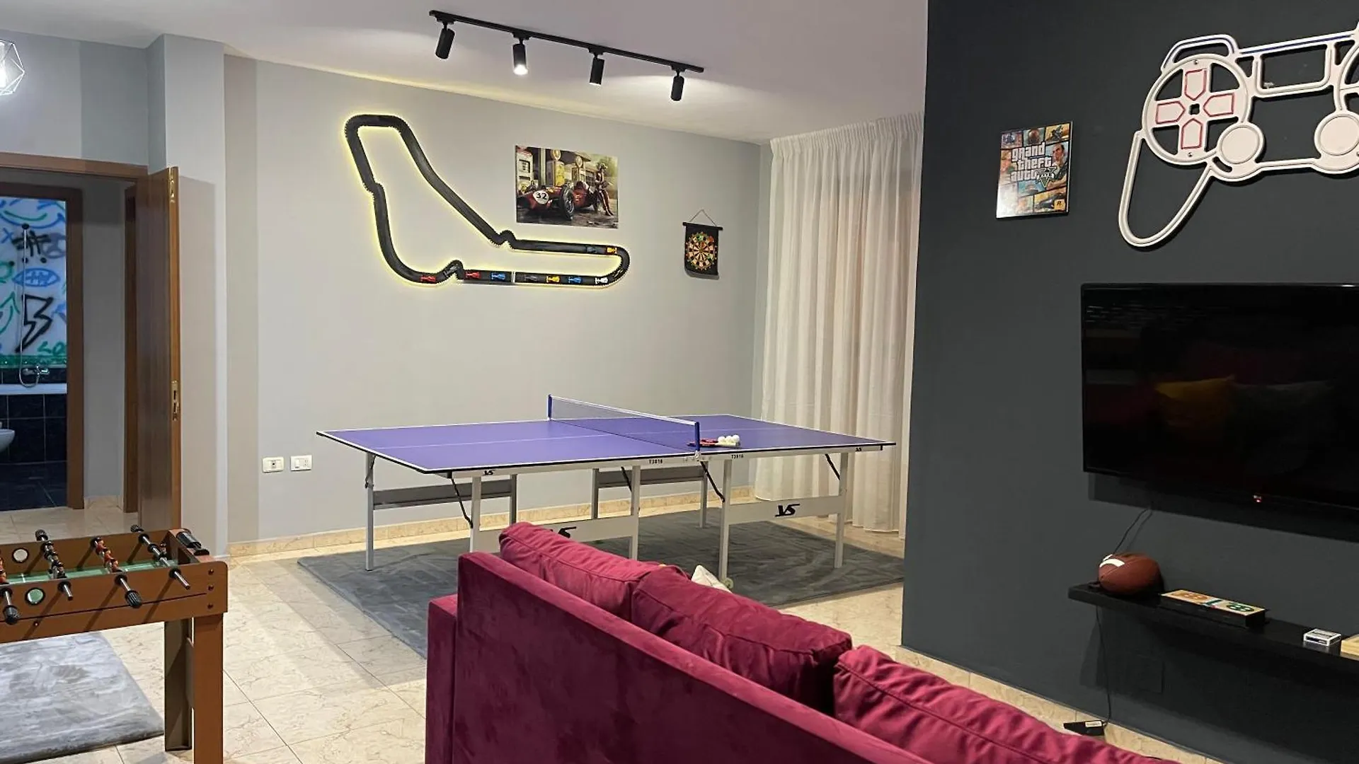 Super House 2 Blloku - 3 Rooms Тирана