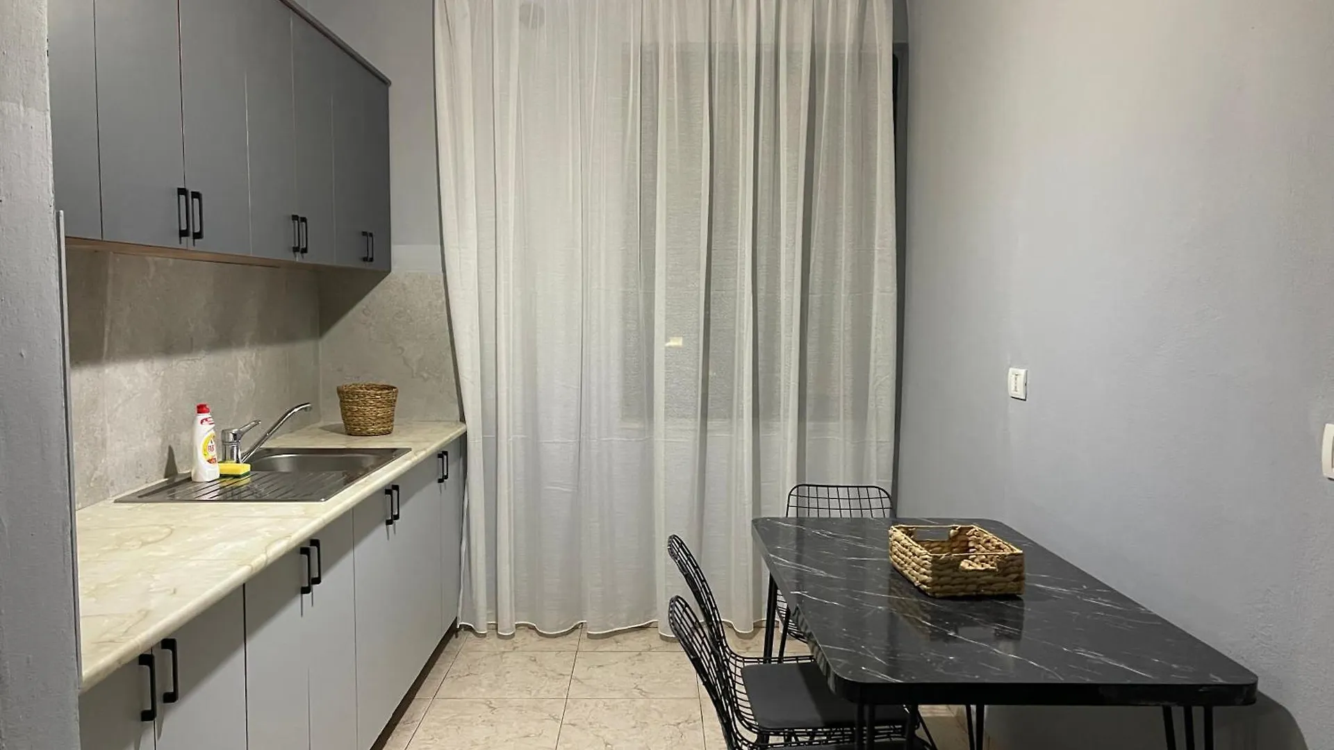 Super House 2 Blloku - 3 Rooms Тирана